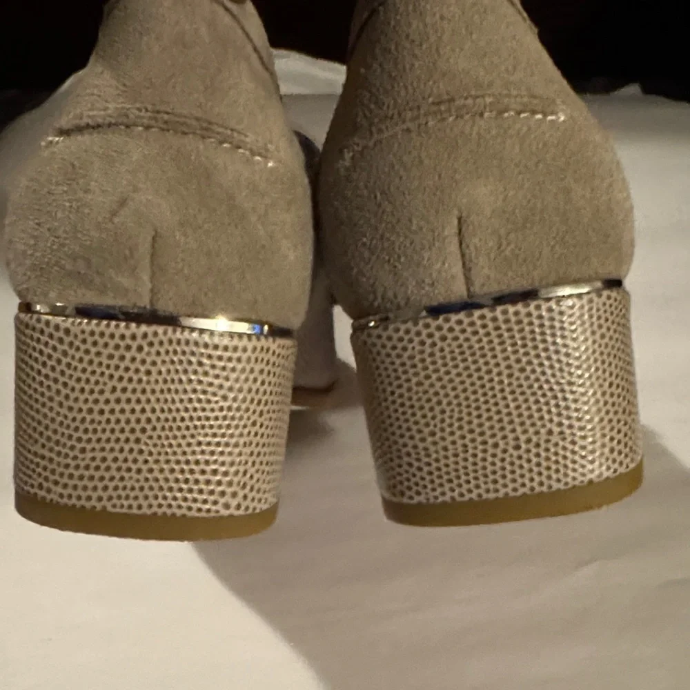 LIKE NEW Condition Donald J. Pliner Beige Suede Tassel Loafers